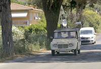 「シトロエン・メアリ」。助手席の女房に急きょ頼んで撮ってもらった“リモコン撮影”ゆえ、質はお許しを。