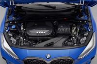 FF化に伴い、フロントのエンジンは横置きに搭載されるようになった。