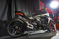 ドゥカティが「XディアベルV4」を日本に導入　高い動力性能が自慢のスポーツクルーザーの画像