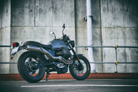 カラーリングはテスト車に採用されていた「グラファイトグレー」と、「ミメティコグリーン」の2色。ともにマットカラーとなっている。