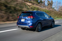 設定されるボディーカラーは全7色。テスト車には「AUTECH」専用色の「カスピアンブルー」が採用されていた。