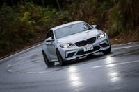 「M2コンペティション」の動力性能は、0-100km/h加速が4.4秒（7段DCT車は4.2秒）、最高速は250km/h（リミッター作動）と公表されている。