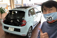 「トゥインゴ」の中古車を検索するなかで発見したのが、この水色の「EDCキャンバストップ」！