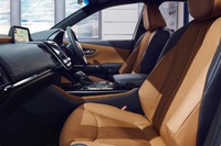 ベーシックグレードを基に装備を充実　「クラウン」の特別仕様車“エレガンススタイル”発売の画像