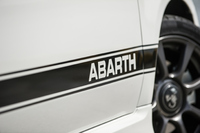 今日のアバルトブランドの起源は、1949年にカルロ・アバルトが興したアバルト＆C社にさかのぼる。同社はスポーツカーやレーシングカーの設計・製作、チューニングキットの開発などを手がけた。