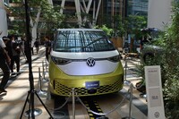 「Volkswagen ID.4 Caravan Tokyo」の会場には、「ID.Buzz」も展示されている。