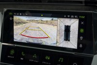 360度カメラは「GT BlueHDi」「GTハイブリッド」に標準装備される。