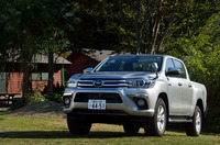 ボディーカラーは、写真のシルバーメタリックを含む全5色がラインナップされる。