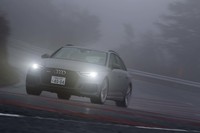 フルタイム4WDの「RS 4アバント」は、リア左右の駆動力配分を最適化する「スポーツディファレンシャル」を搭載する。