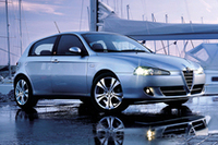 「アルファ147」にコラボ仕様の特別限定モデル