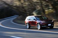 高い運動性能が特徴の「ALENZA 001」。重量級のSUVに装着してワインディングロードを走らせてみても、“腰砕け”になるようなことは一切ない。