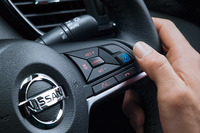 「プロパイロット」のステアリングスイッチ。