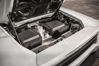 5.2リッターV10自然吸気ユニットにはストップ・アンド・スタート機構のほか、低負荷時に片バンクを休止させるシリンダー・オン・デマンドが採用されている。