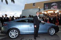 ルノーのカルロス・ゴーン会長と「ラグナクーペ」