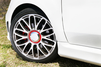 タイヤサイズは205/40R17。ホイールは4種類の中から選択が可能で、テスト車は標準装備の10スポーク17インチアロイホイールを履いていた。