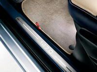 「アルファ147」にコラボ仕様の特別限定モデルの画像