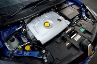 「メガーヌ ハッチバックGT220」に搭載されるエンジンは2リッター直4ターボ。220psと34.7kgmを発生する。