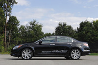 トーの変化量は最大でプラスマイナス2度。ドライバーに違和感を与えないように、現状では1/4mm単位でアームを伸縮させているという。