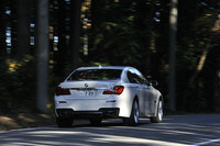 【テスト車のオプション装備】M Sportパッケージ＝39万円／クライメートコンフォートガラス＝18万9000円／電動ガラスサンルーフ＝19万5000円／フロント・コンフォートシート＝22万円／パーキングアシスト＝7万3000円／BMW Apps＝3万4000円