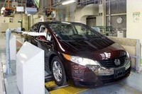 ラインで最終チェックを受ける「FCXクラリティ」。