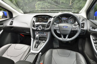 インパネ中央には新たに8インチのタッチスクリーンが装着された。各種情報の表示・設定を音声で操作できる「MyFord Touch」が備わる。またスクリーンにナビ（オプション）を装着することも可能。