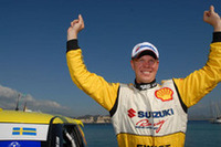 JRCタイトルをきめ、笑顔を見せるパー-ガンナー・アンダーソン。