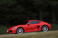 「ケイマンS」の動力性能は0-100km/hが4.9秒で最高速が281km/h（PDK仕様の場合）。
    