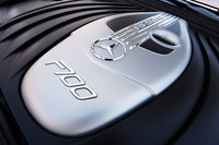 （低負荷・低回転域では）スパークプラグ点火を行わない自着火で燃焼する。この点はディーゼルと同じ。違うのは、着火時点で均質な混合気を作り出している点だ。この“予混合”を行い、均質な燃焼を実現するのがディゾットの特徴。