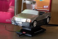 パリ・オルリー空港で発見したもの。どう見ても1989年に登場した「SL(W129)」。