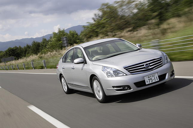 【スペック】全長×全幅×全高＝4850×1795×1475mm／ホイールベース＝2775mm／車重＝1510kg／駆動方式＝FF／2.5リッターV6 DOHC24バルブ（185ps/6000rpm、23.7kgm/4400rpm）／価格＝326万5500円（テスト車＝335万4750円）