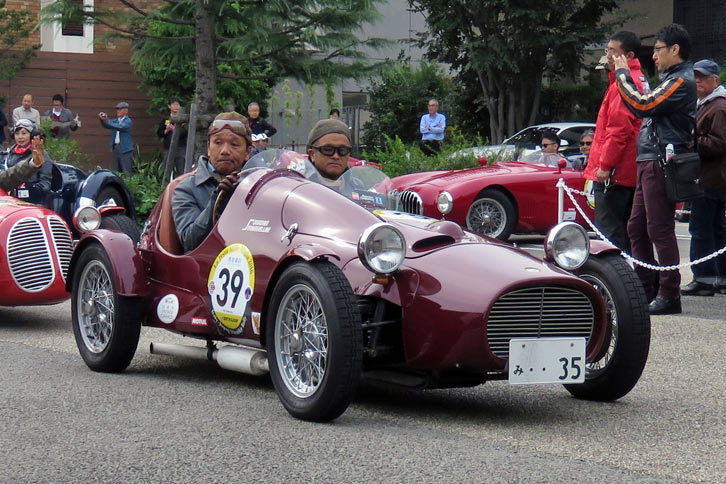 左右非対称のカウルがカッコいい1947年式「スタンゲリーニ1100スポルトMM」。スタンゲリーニとは戦後に誕生したイタリアのメーカーで、小型のレーシングカーやスポーツカーを生産した。