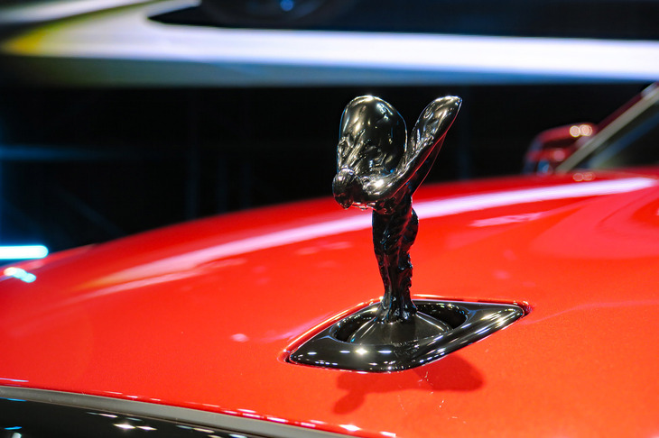 ロールス・ロイス・ブラックバッジ・ゴースト（マスコット「スピリット・オブ・エクスタシー」）