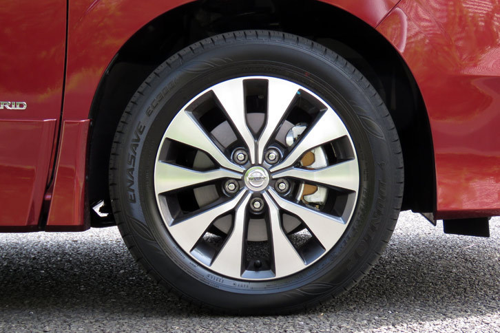 日産セレナ ハイウェイスターG（ホイール）