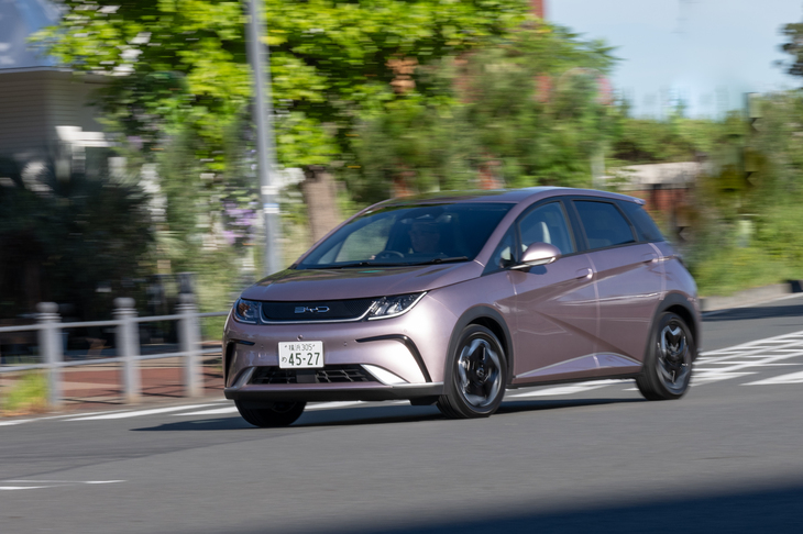 駆動用リチウムイオンバッテリーの容量はスタンダードモデルが44.9kWhで「ロングレンジ」が58.56kWh。一充電走行距離はそれぞれ400kmと476km（WLTCモード計測）。