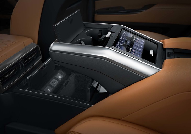 レクサスLX（“エグゼクティブ”グレード専用リアコンソール）