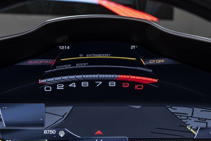 フェラーリSF90 XXストラダーレ（メーターパネル）