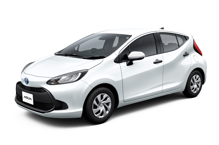 装備が大幅に簡素化された最廉価グレード「B」。黒いグリルモールが目を引くが、実はひとつ上の「X」グレードも、グリルは同じくブラックとなる。