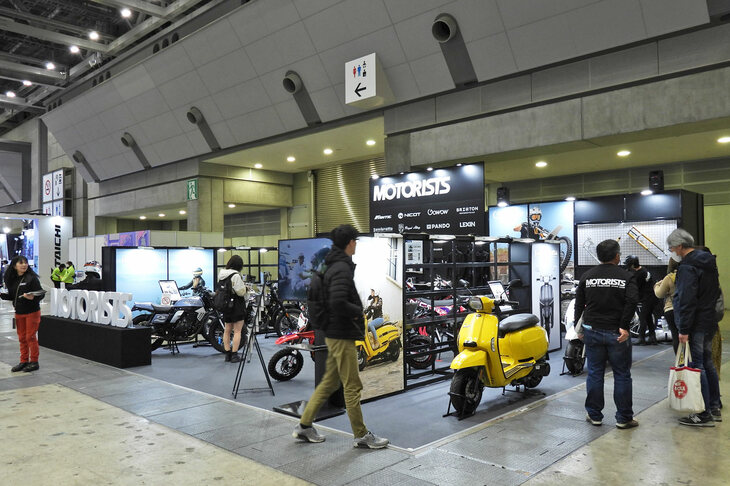 「東京モーターサイクルショー2024」より、モータリスト合同会社のブースの様子。