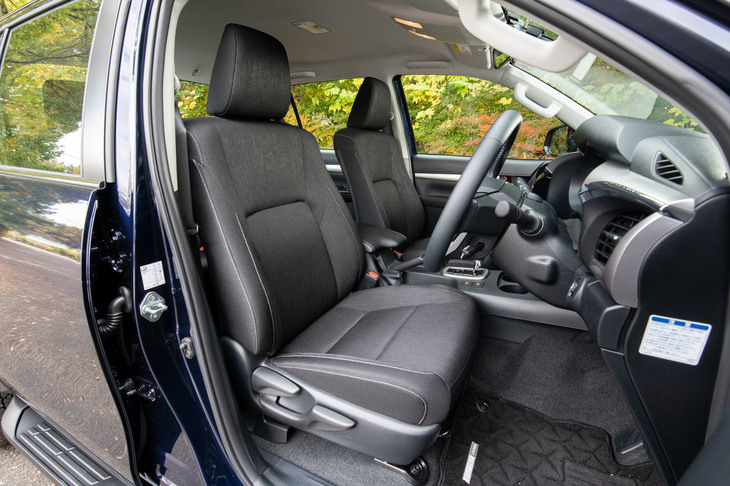 上級グレード「Z」のフロントシート。表皮の素材は「X」「Z」ともにファブリックだが、デザインが異なる。