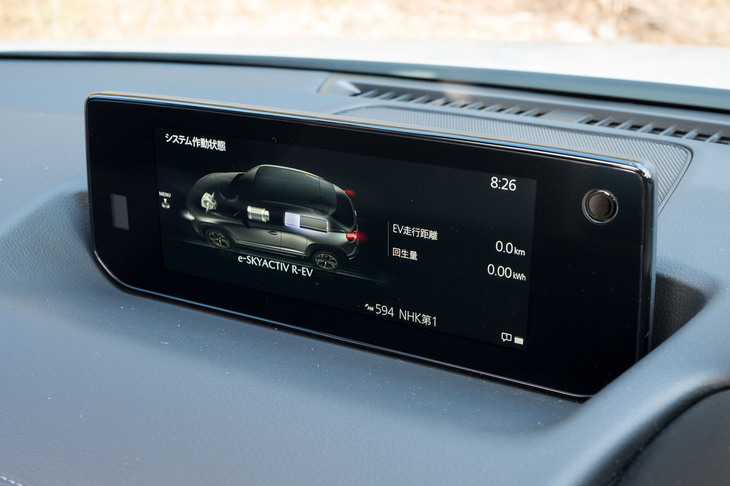 8.8インチのセンターディスプレイにはエネルギーフローが表示できる。発電中にローターのアイコンが回転するといいのだが。