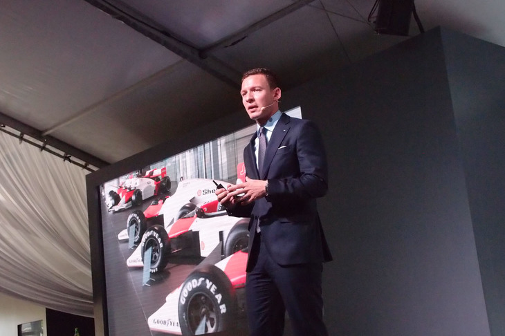 発表会では、マクラーレンのアジアパシフィック担当マネージングディレクターを務めるジョージ・ビッグス氏が登壇。「『スポーツシリーズ』の販売台数が世界第3位である日本は、極めて重要な市場といえる」などとコメントした。