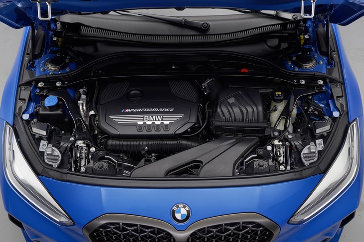 FF化に伴い、フロントのエンジンは横置きに搭載されるようになった。