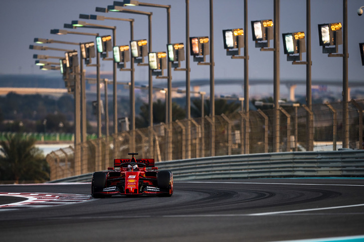 ミスやクラッシュが多く、チームメイトのルクレールにはお株を奪われっぱなしだった今季のベッテル（写真）。最終戦でもルクレールの後ろ、4番グリッドからスタートし、ルクレールが表彰台3位でゴールする一方で5位でチェッカードフラッグを受けた。ドライバーズランキングでもルクレールに次ぐ5位、勝利数ではチームメイトにひとつ足らず1勝のみ、ポールもルクレール7回に対し2回にとどまった。4冠王者のメンツは丸つぶれとなってしまったが、果たして来季、この悪い流れを断ち切ることができるか？（Photo=Ferrari）
	 