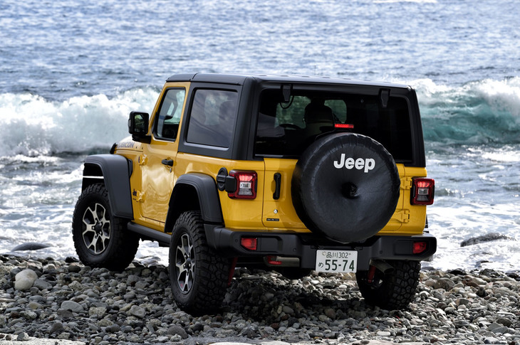 2020年2月に限定車として導入された2ドアモデル「ラングラー ルビコン」。写真の外装色「ヘラヤライエローC/C」が60台、「スティンググレーC/C」が40台の合計100台が販売された。