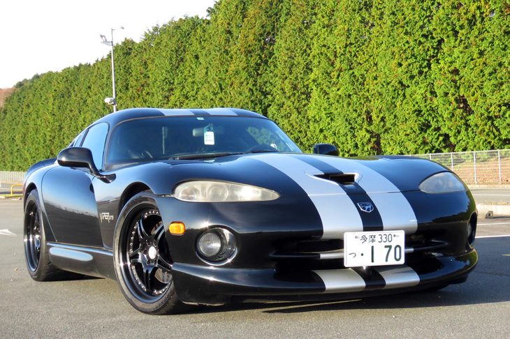 2018年12月1日、富士スピードウェイにて。久々に「ダッジ・バイパー」で取材におもむくことになったので、記念撮影に。日産の皆さま、その説はお騒がせいたしました。