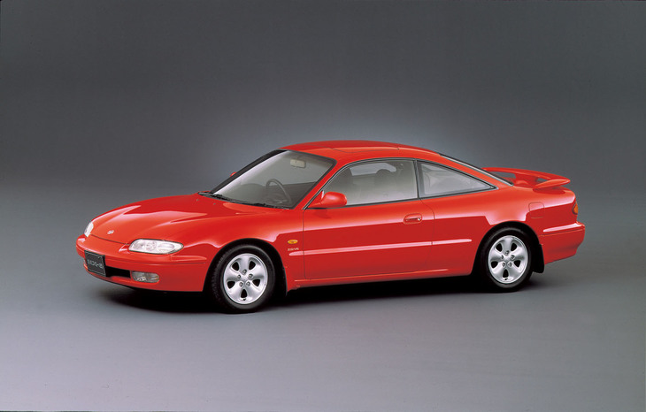 1992年から1997年まで販売された「MX-6」。マツダが販売5チャンネル制を採用していた時代でもあり、「オートザム・クレフ」など7台が姉妹車として販売された。