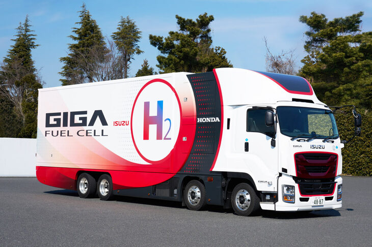 いすゞとホンダが共同開発した「ギガ フューエルセル」。