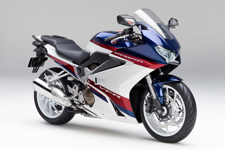 ホンダVFR800（写真：本田技研工業）