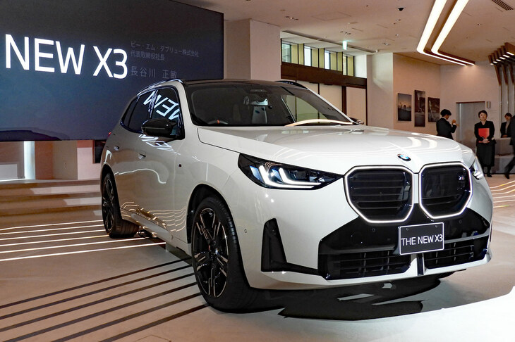 こちらも全く新しいデザインの新型「X3」。同車については、また後編で。