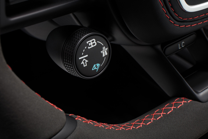 ブガッティ・シロン スポーツ（インテリア）